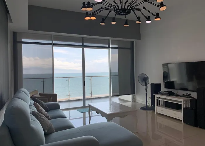 Bay Resort Condominium, 7, Beach-Front Sea View, 6-8 Pax